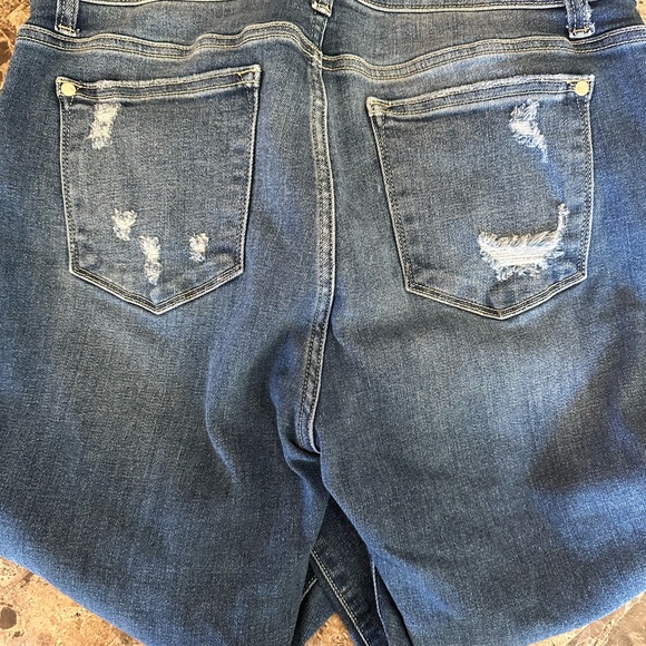 Judy Blue Jeans - Picture 3 of 5